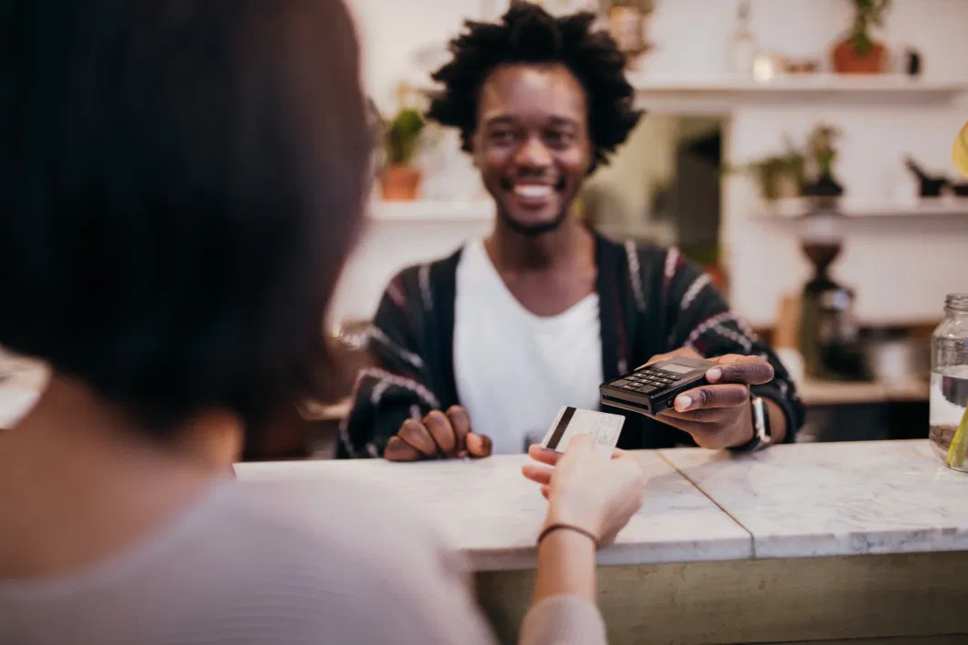 restaurant-working-finance-money-cafe-barista-african-american-paying-credit-card-card-machine_t20_LOx4nZ restaurant-working-finance-money-cafe-barista-african-american-paying-credit-card-card-machine_t20_LOx4nZ